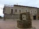 Vistes de la casa al poble d'Almenara Alta